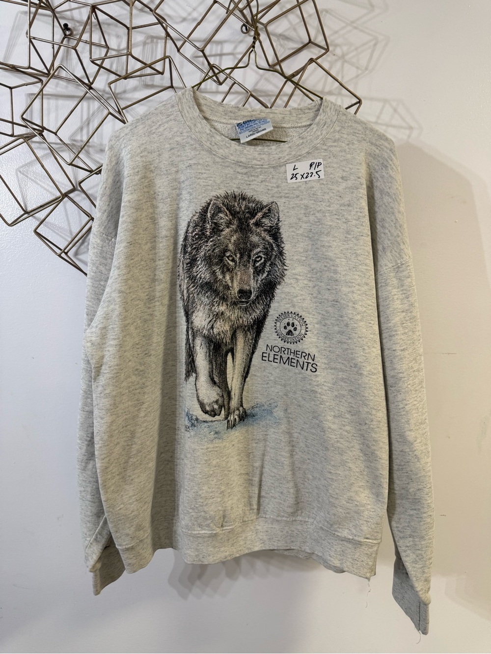 Gildan Gray Crewneck Sweatshirt with Realistic Wolf Graphic